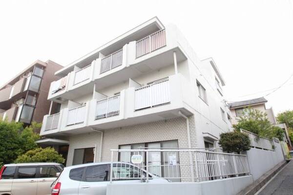 落ち着いた雰囲気の外観。
