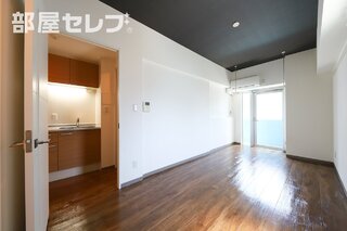 扉もキッチンもデザイン性高いですね
