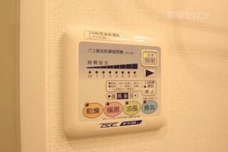 浴室乾燥機で浴室だけではなく、一緒に洗濯物も乾かせます。