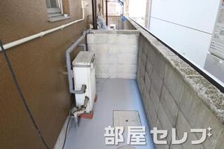 こちらに洗濯機置きを。
