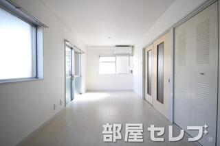 違う角度からの寝室。