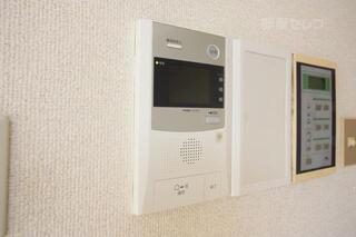 テレビモニターホンで来客時も確認ができます。