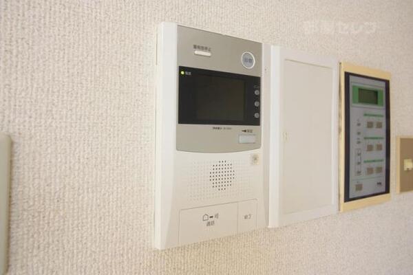 テレビモニターホンで来客時も確認ができます。