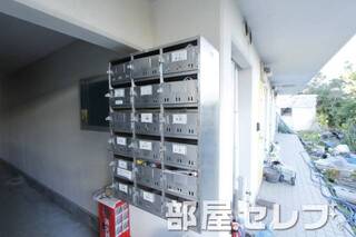 集合ポストはきれいに。