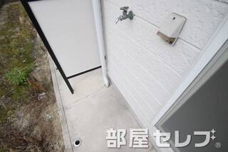 屋外洗濯置き場。
