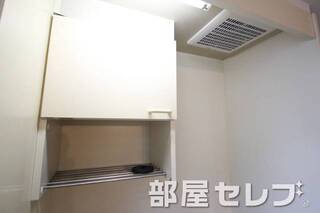 キッチン上部収納。