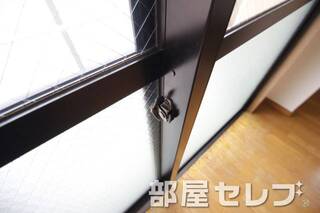 網ガラス。