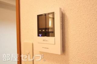 モニターホンで来客の姿を確認できます。