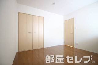 洋室も広くて快適。別号室の写真です。