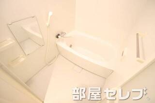 広くて快適な浴室です。別号室の写真です。
