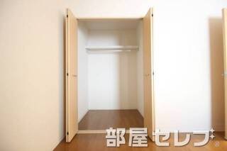 奥行きがある収納で嬉しい。別号室の写真です。