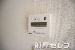 給湯パネルもありますよ。別号室の写真です。