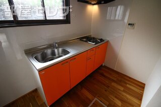 シンクや調理台の広いシステムキッチン。