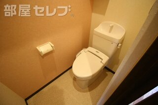 温水洗浄便座がついてるお手洗い。
