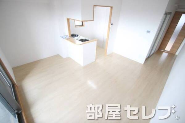 広々としたリビングルーム。