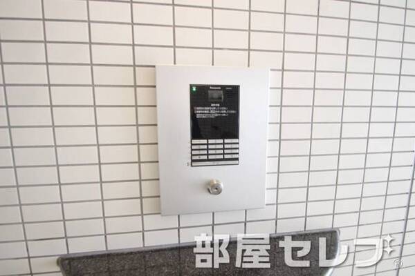 オートロック完備。