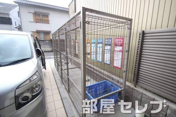 ゴミ置き場。