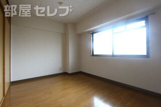落ち着いた感じの洋室です。