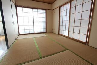 ゆっくりと落ち着ける和室です。