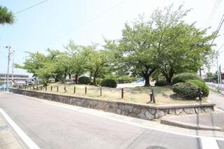 マンション近くに公園があります。