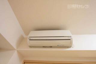 エアコンはどちらの部屋にもついてます