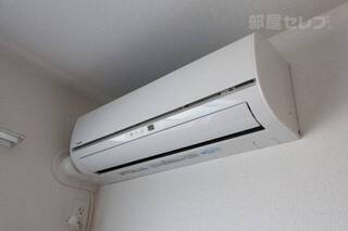 嬉しいエアコン付きです