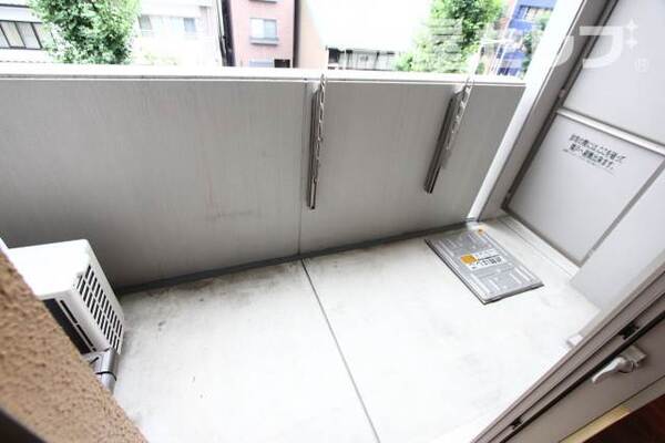 入口はオートロックになっています。