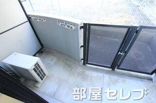 洗濯物もたくさん干せるベランダです。