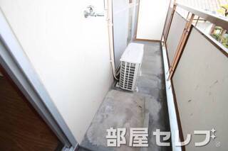 洗濯機置き場はこちらへ。