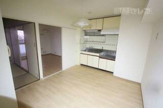テーブルを置いて楽しい食卓へ。