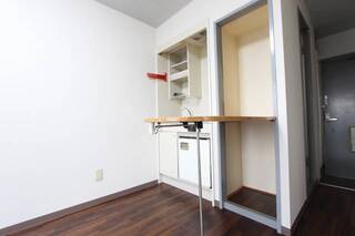 カウンターテーブル付きのキッチンです。（珍しいです）