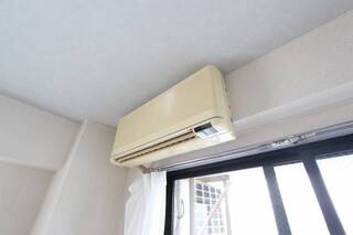 エアコンは何と二台あるお部屋です。