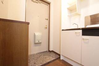 玄関先でも気づきます。