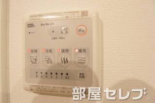 浴室乾燥機付き。