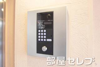 オートロック完備。