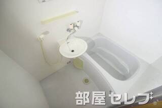 綺麗なバスルームです。