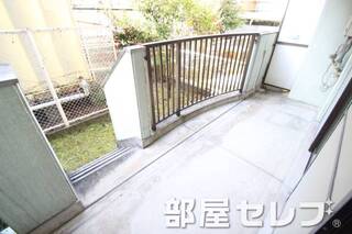 奥行きのあるベランダスペースです。