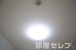 照明。