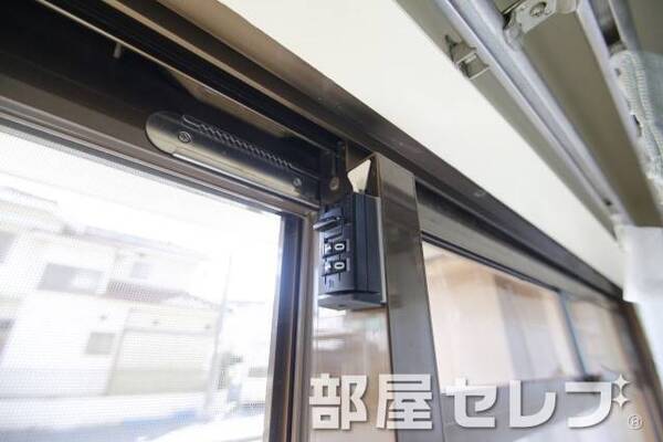 窓ロック。