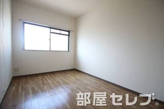 洋室のお部屋あります。