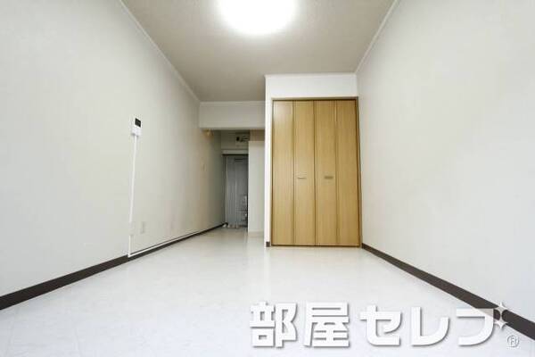 白基調でキレイなお部屋です。