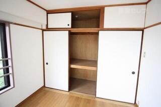洋室に押し入れ。