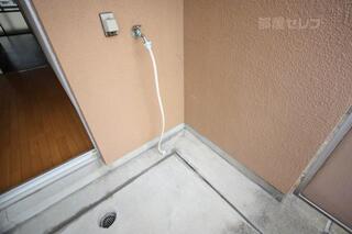 洗濯機はベランダに置けます。