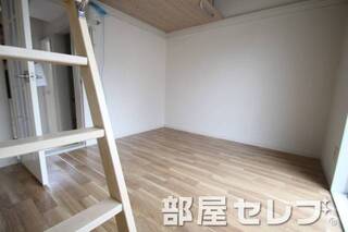 白を基調としたお部屋です。
