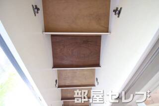 シューズボックス付き。