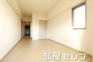 白基調でキレイなお部屋です。