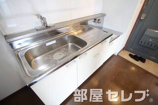 段落ちキッチン。