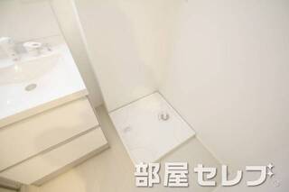 洗濯機置き場はこちらへ。
