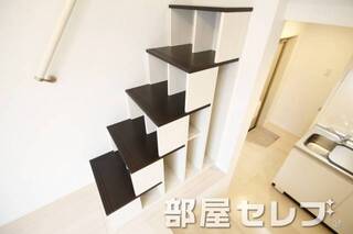 階段収納あります。