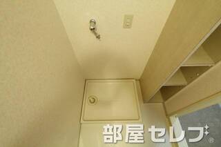 キレイな室内洗濯機置き場です。